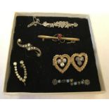6 vintage brooches to include a Victorian silver sweetheart bar brooch with safety chain.