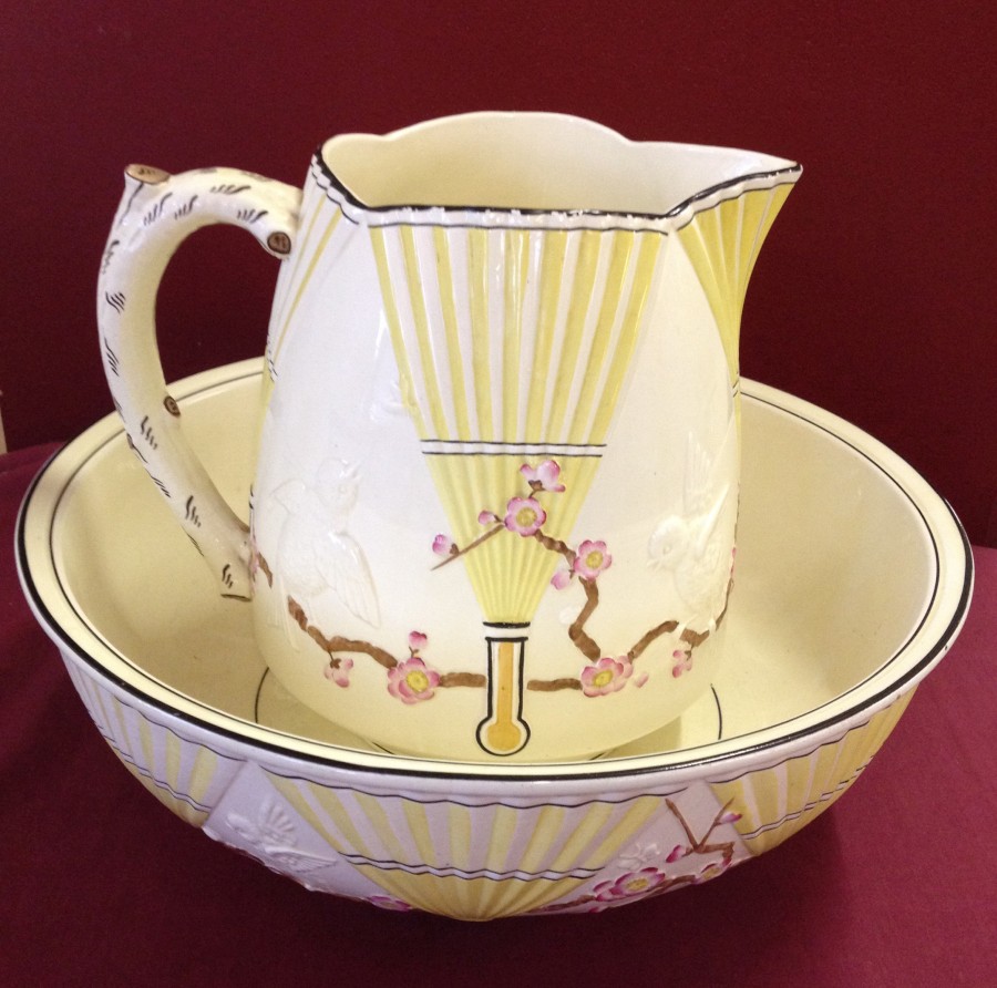 A Wedgwood majolica wash jug and bowl in "Fan" pattern.