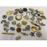 A collection of costume jewellery brooches to include Sarah Coventry and diamante.