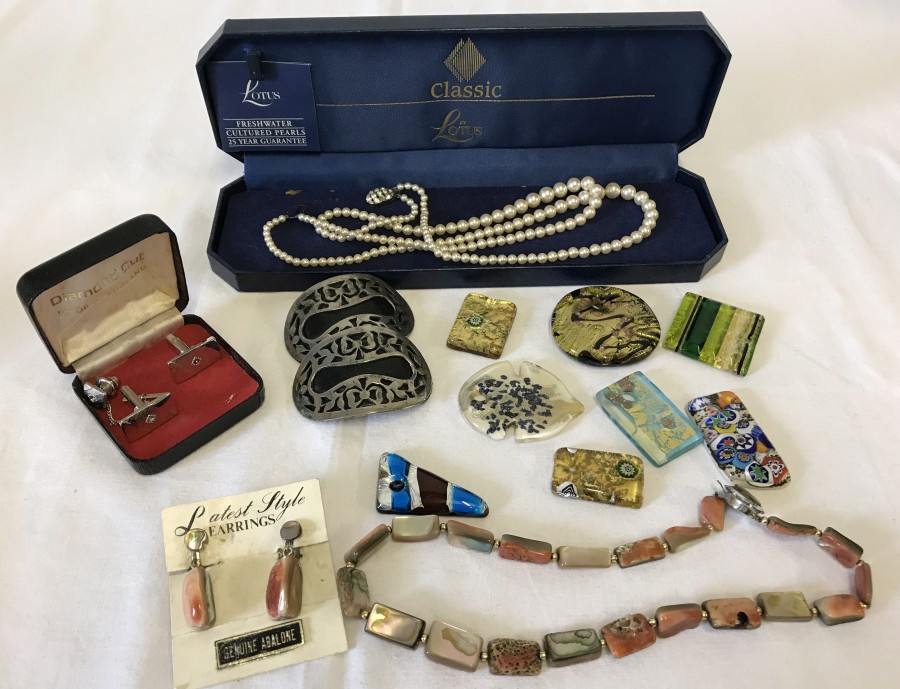 A collection of vintage costume jewellery.