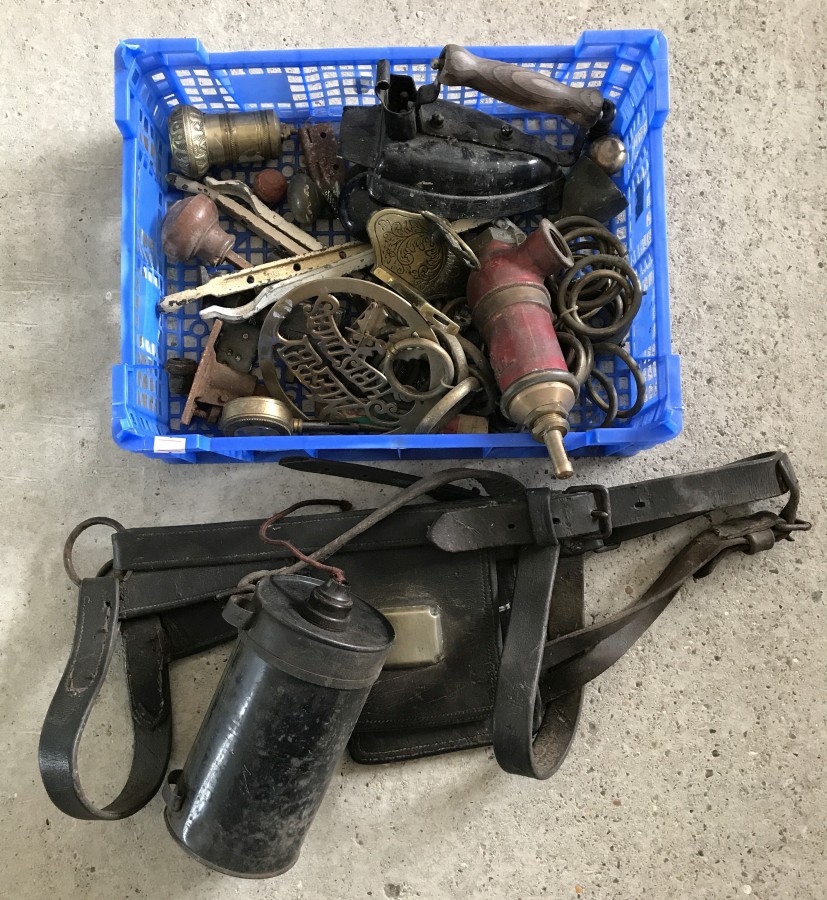 A box of mixed metalware to include a vintage iron and brass items.