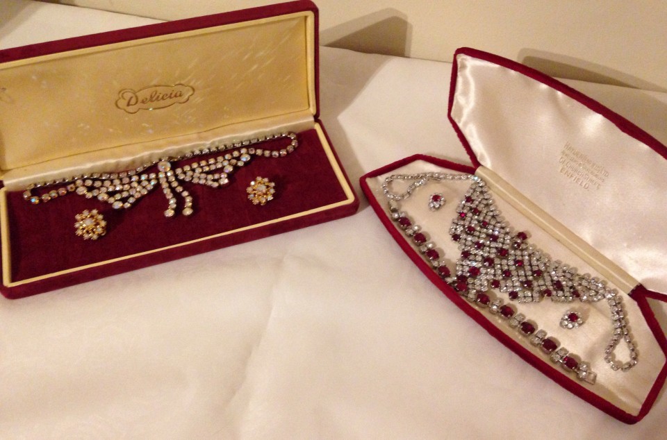 2 sets of vintage diamante set evening costume jewellery.