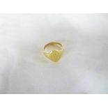 A gentleman's 18ct gold signet ring with