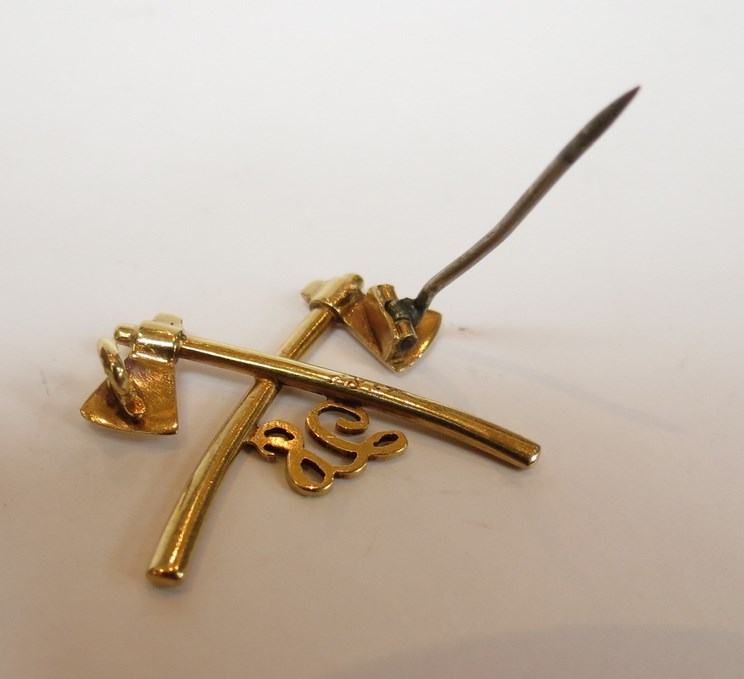 A yellow metal crossed axes military badge with No. - Image 2 of 2