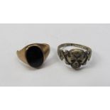 A white metal scull design ring together with a 9ct gold onyx signet ring a/f (2)