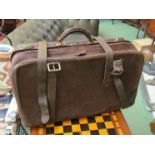 A Victorian brown leather gentleman's Gladstone style holdall
