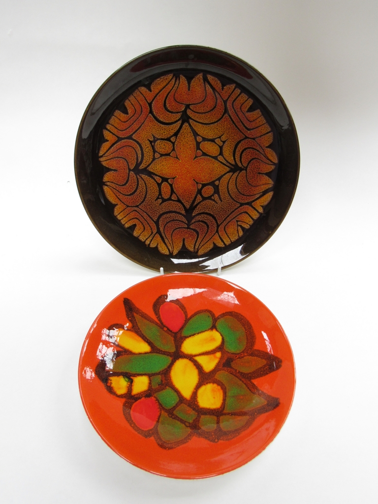 A Poole Delphis orange ground plate, 20cm and an Aegean plate, 25.