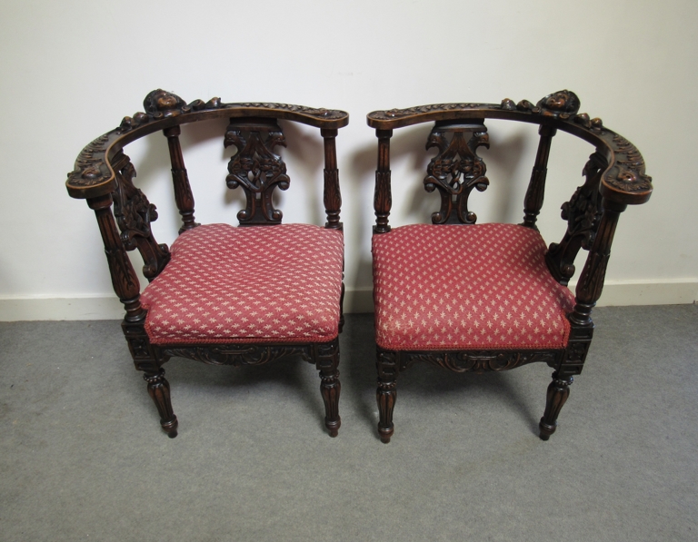 A pair of circa 1840 walnut corner chairs with carved acanthus leaf,