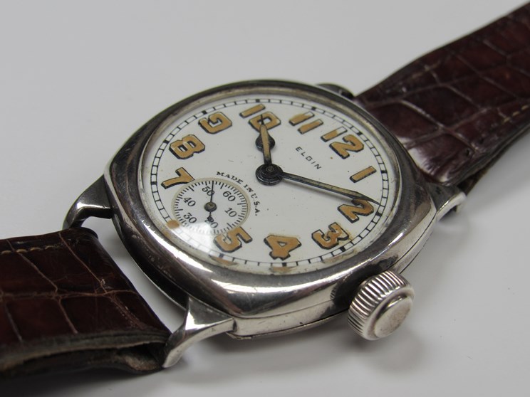 ELGIN: An early to mid 20th Century silver cushion cased gent's wristwatch,