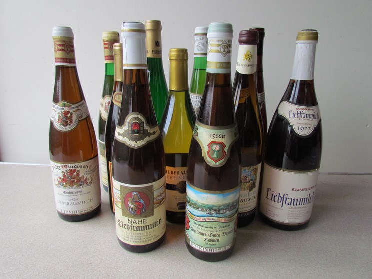 Twelve various bottles of wines including Riesling,