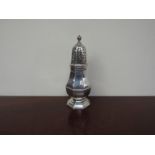 An Atkin Brothers silver sugar castor, octagonal facet body, Sheffield 1935, 158g,