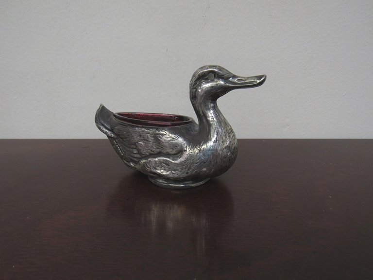 A silver salt as a duck with red glass liner, one eye missing, RD 473919, Birmingham, - Image 2 of 4