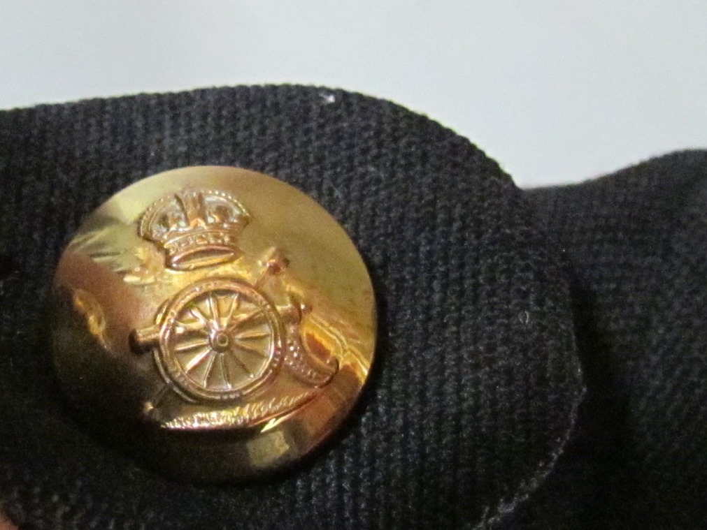 A post-war British Army dress jacket and trousers with King's Crown buttons and DFC bar - Bild 2 aus 2