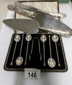 A cased set of silver coffee spoons with sugar nips,