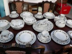 A quantity of leaf decorated tea and dinnerware