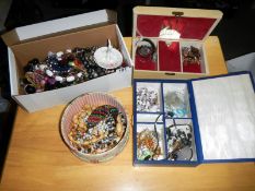 A quantity of costume jewellery