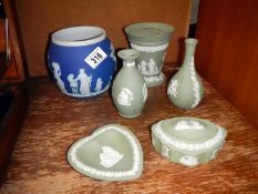 5 items of Wedgwood green jasper pottery & Wedgwood biscuit barrel (no lid)