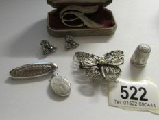 6 items of silver and white metal jewellery including silver earrings,