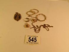 A 9ct gold pendant and miscellaneous 9ct gold oddments, 24.
