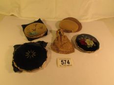 4 vintage ladies powder compacts and a nurse's chain mail purse