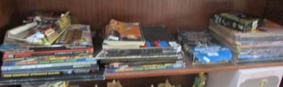 A quantity of Star Wars memorabilia including 199 day to day calendar, magazines, annuals,