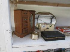 A mixed lot of jewellery boxes etc