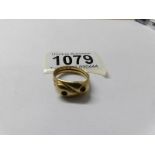 An 18ct gold serpent ring, a/f,