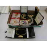 A mixed lot of costume jewellery including 18ct gold plated gate bracelet, brooches,