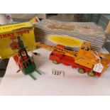 A Dinky 972, 20 ton lorry mounted crane and a 401 fork lift truck,