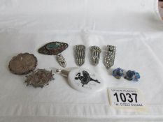 A mixed lot of costume jewellery including 2 silver brooches, earrings,