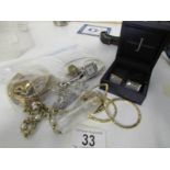 A mixed lot of costume jewellery,