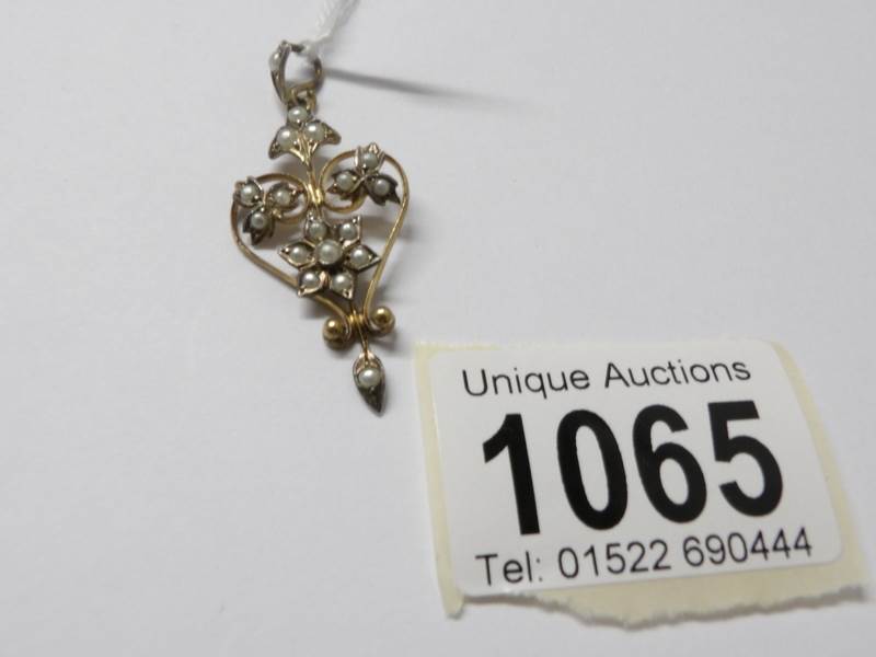 An Edwardian seed pearl pendant