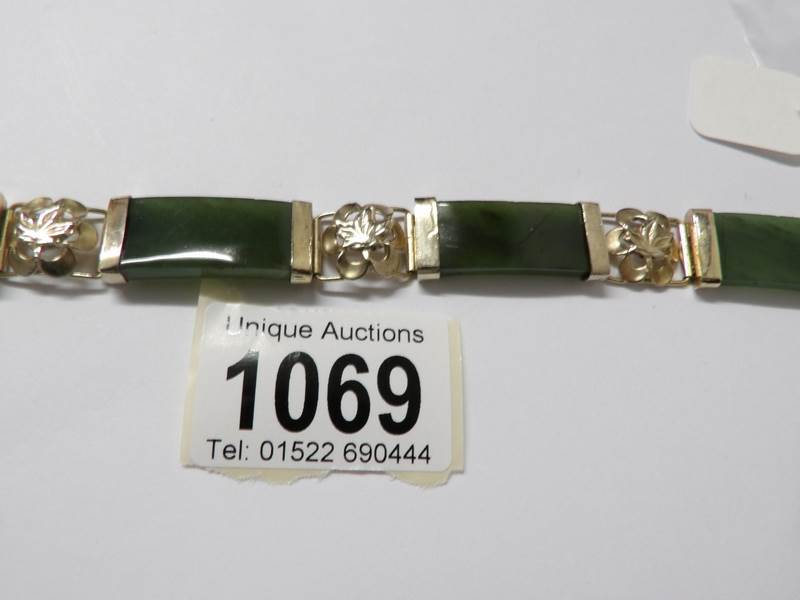 A jade and floral gilt bracelet - Image 2 of 2