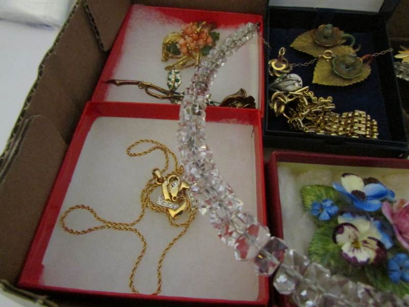 A mixed lot of costume jewellery including 18ct gold plated gate bracelet, brooches, - Image 3 of 4