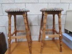 2 kitchen stools