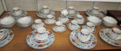 84 pieces of floral decorated tea and dinner ware