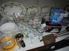 A quantity of kitchen items,