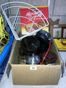 A mixed lot of kitchen ware