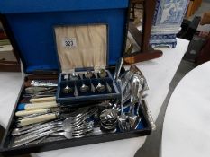 A mixed lot of cutlery