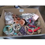 A mixed lot of costume jewellery