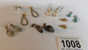 7 pairs of assorted pendant and stud earrings including some gold