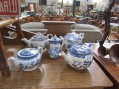 3 willow pattern teapots and a willow pattern jug