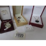 A mixed lot of jewellery including stud earrings,