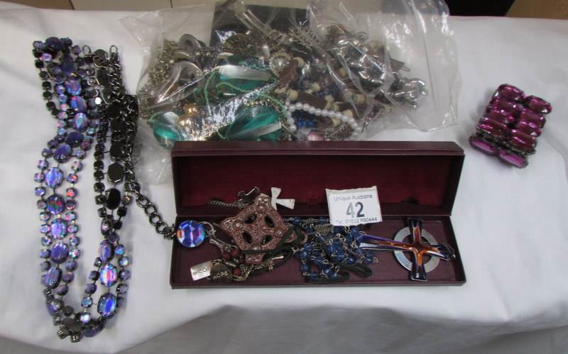 A mixed lot of costume jewellery