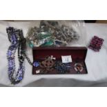 A mixed lot of costume jewellery