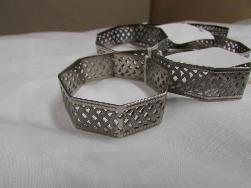 A set of 6 piercework white metal napkin rings - Image 2 of 2