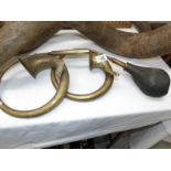 2 brass car horns,