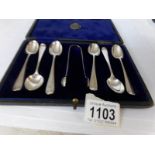 A cased set of silver tea spoons with sugar nips