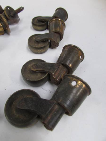 A quantity of old furniture castors - Image 2 of 4