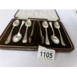 A cased set of 6 silver tea spoons with sugar nips